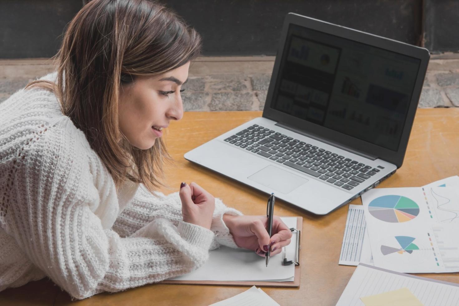 Environnement professionnel de création de contenu éducatif