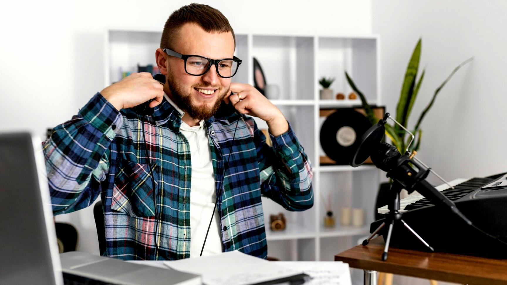 Calculatrice et documents montrant des calculs de projection